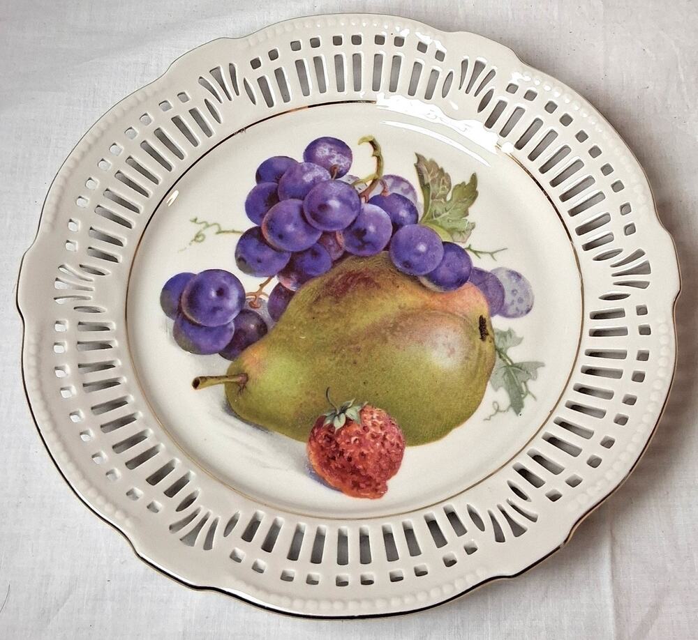 Vintage Schwarzenhammer Bavaria Porcelain SWH20 Pear Grapes 7" Salad Plate